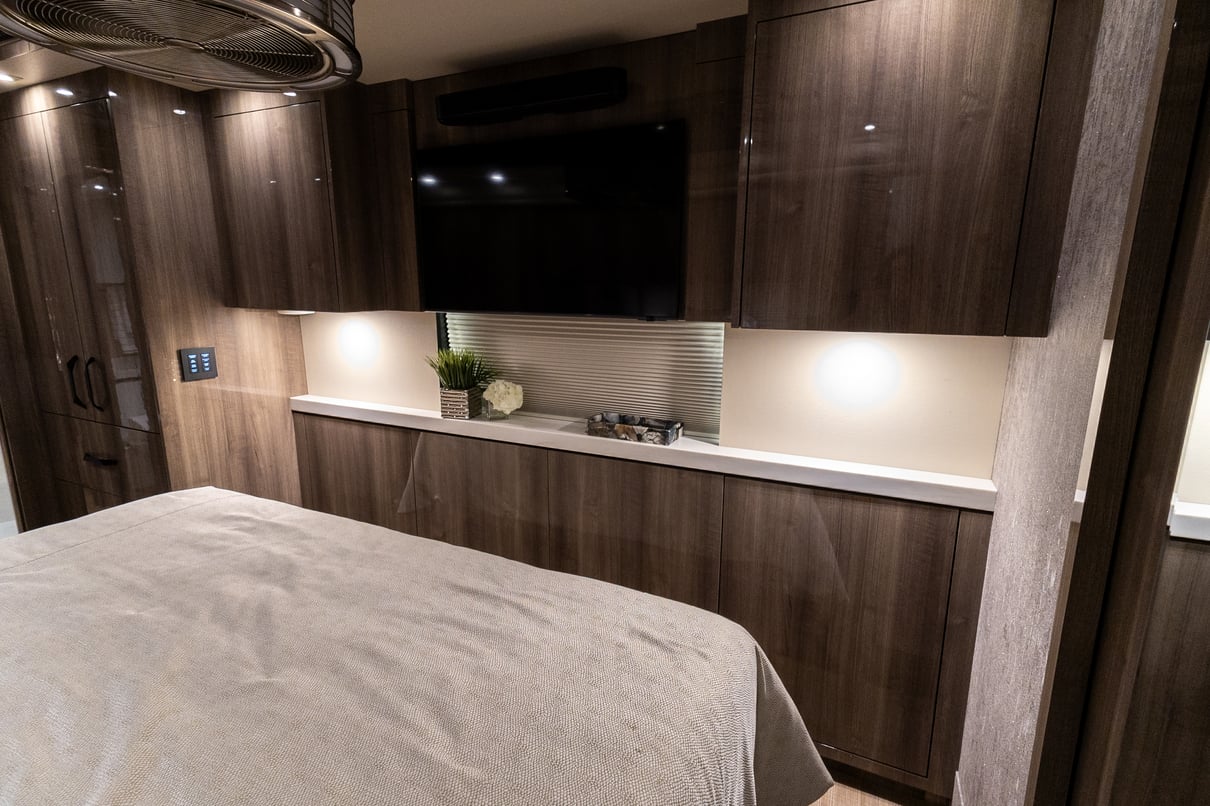 2023 Prevost Millennium X3 45 gallery image-28