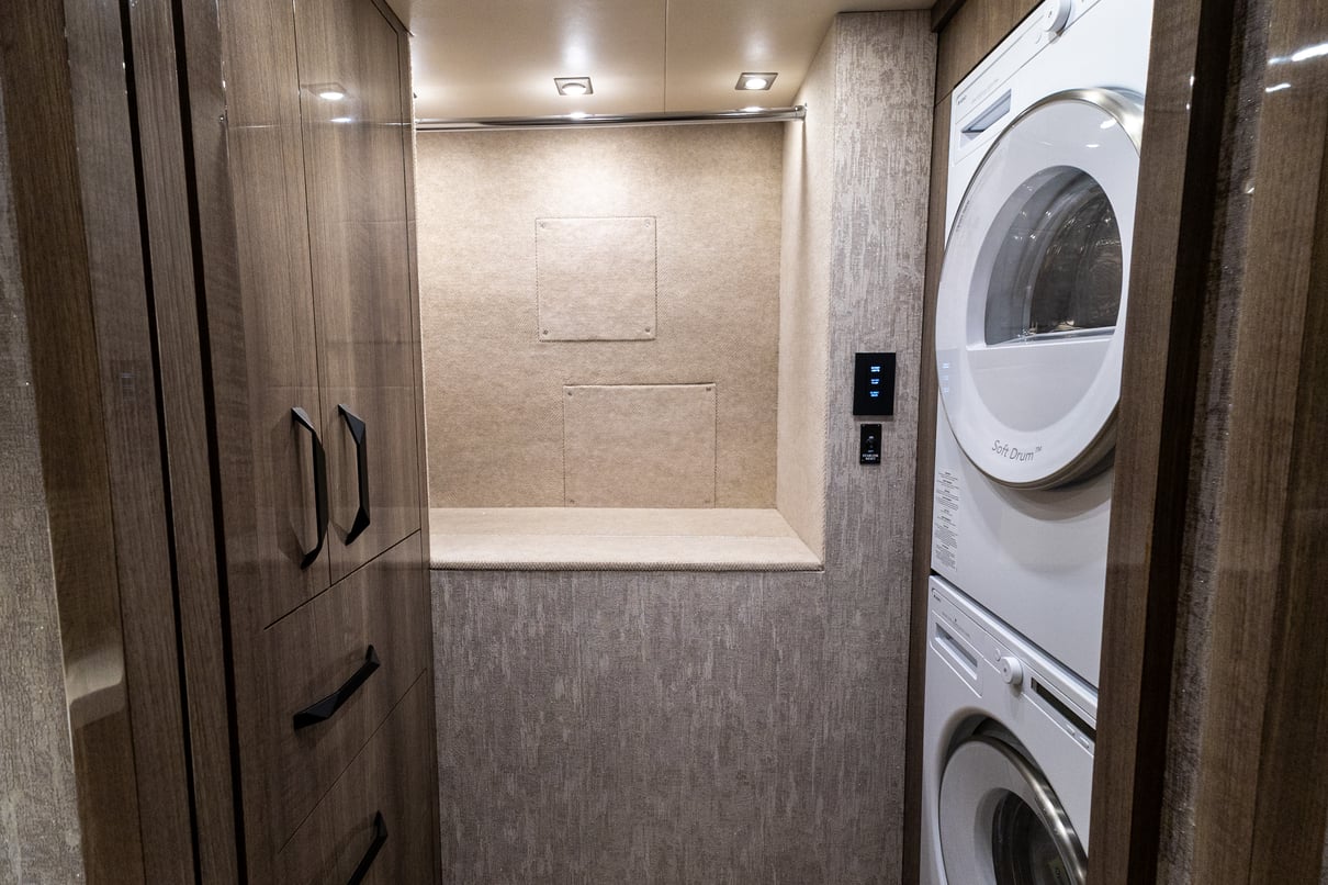 2023 Prevost Millennium X3 45 gallery image-29