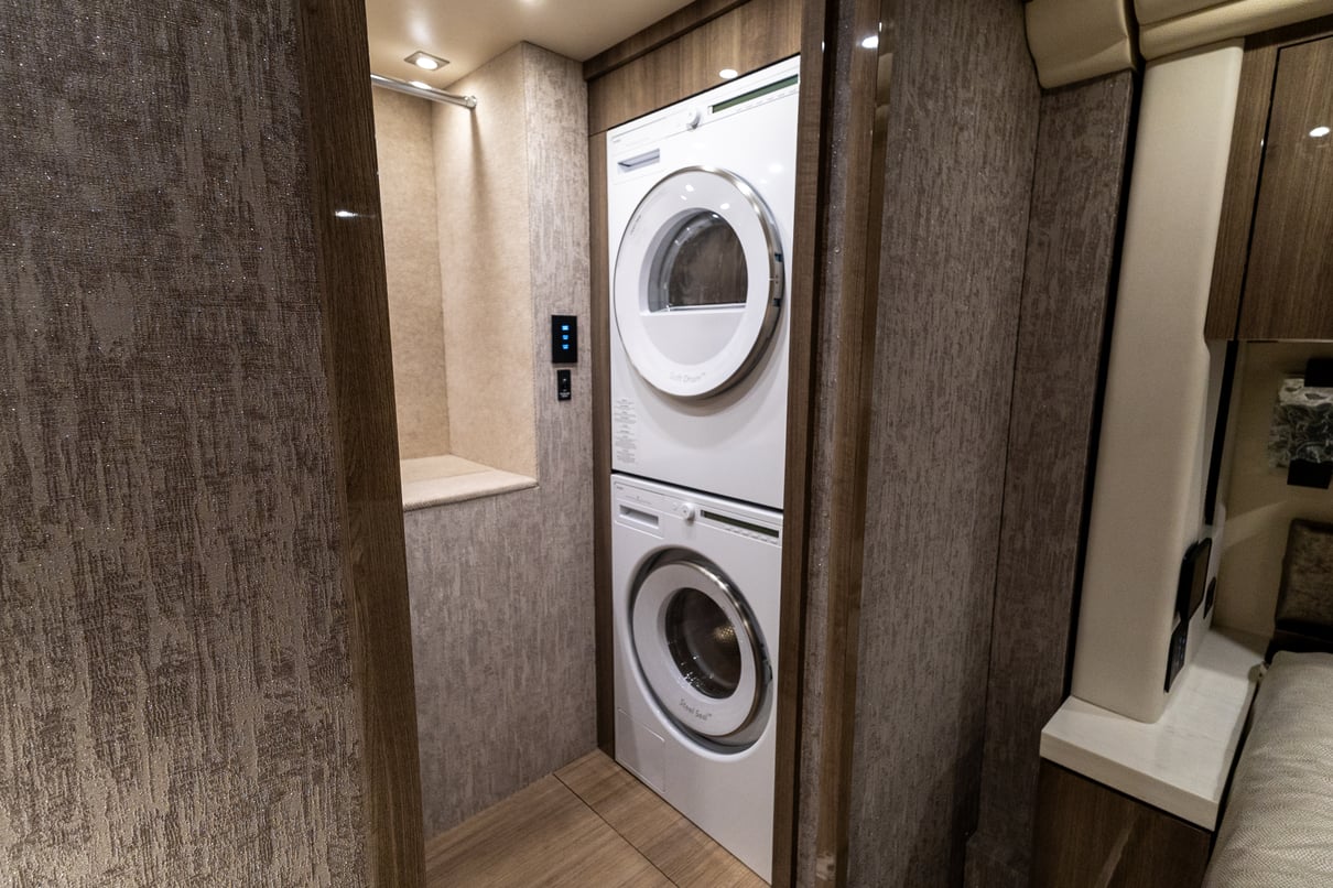 2023 Prevost Millennium X3 45 gallery image-30