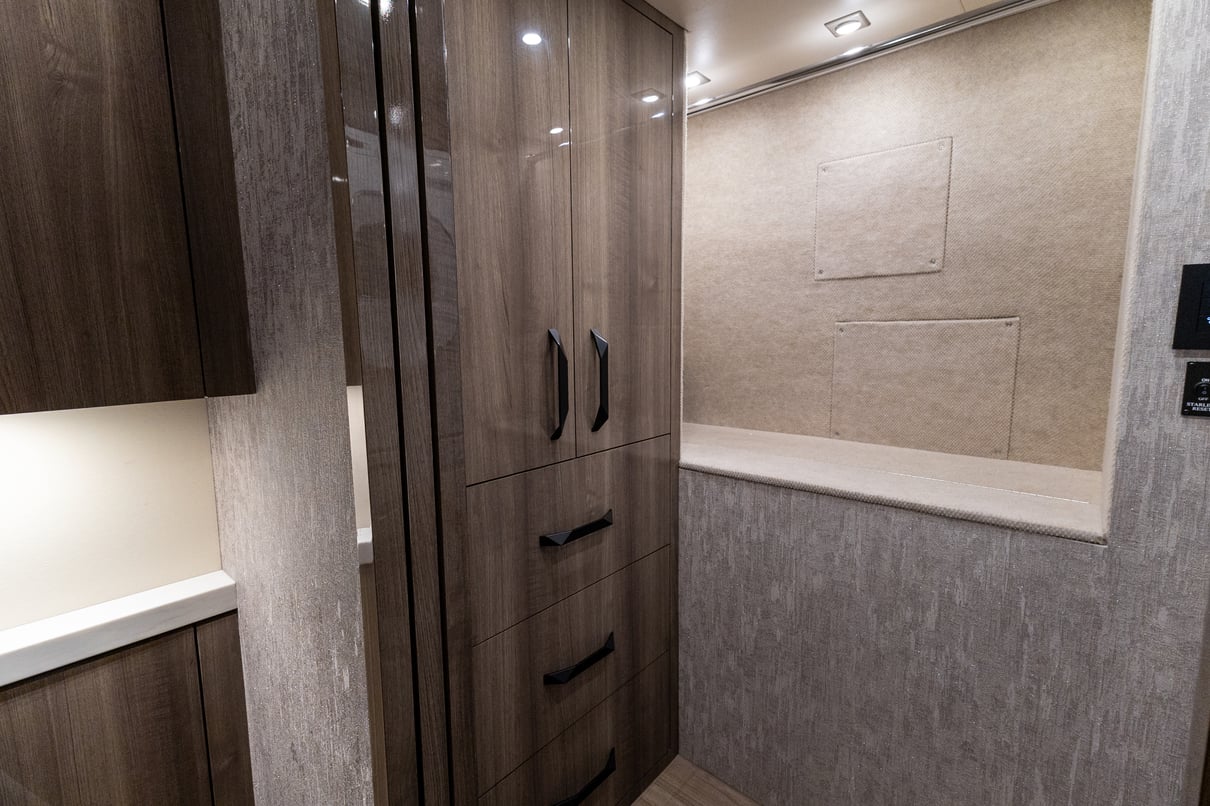 2023 Prevost Millennium X3 45 gallery image-31