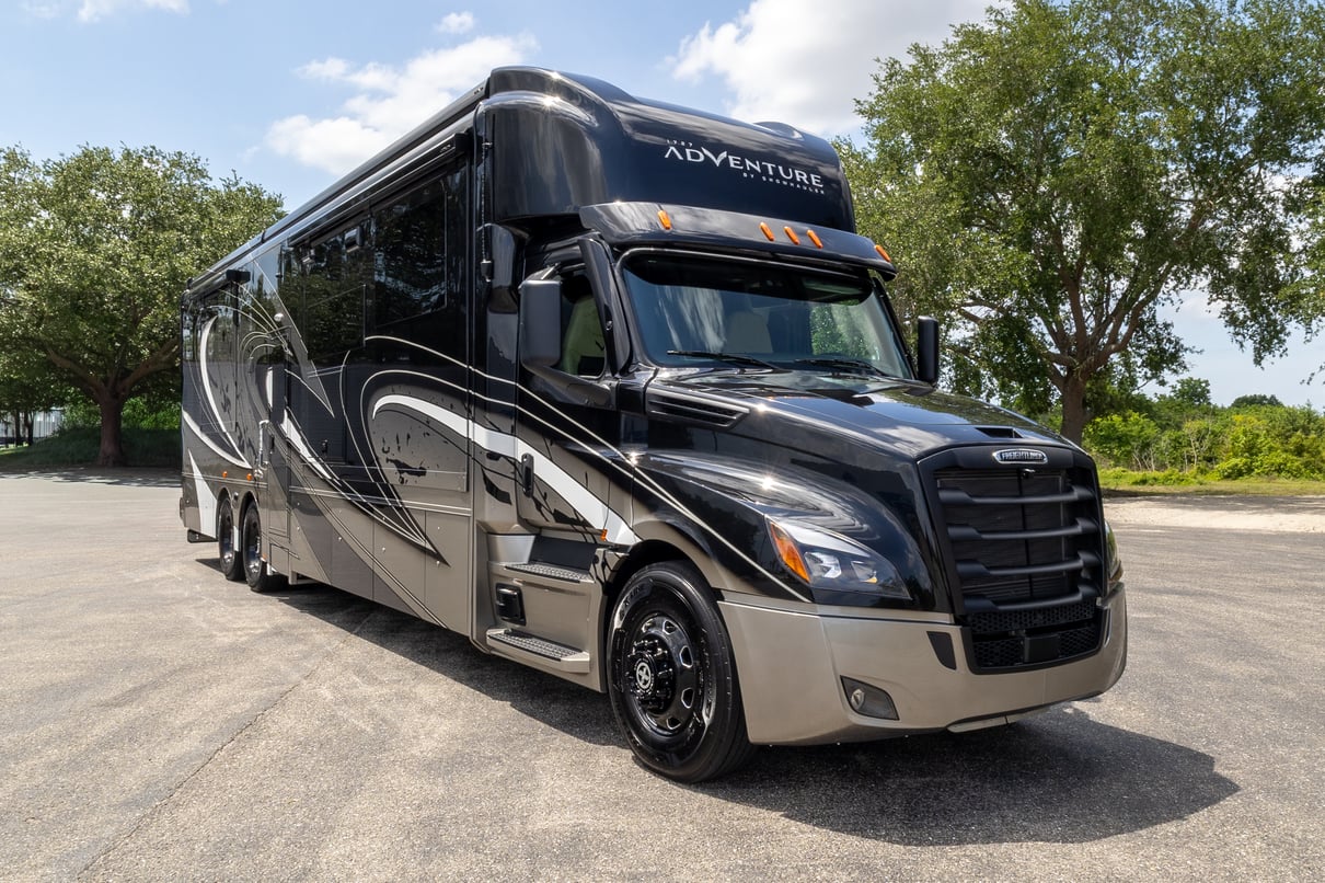 2026 SHOWHAULER ADVENTURE A4502 gallery image-1