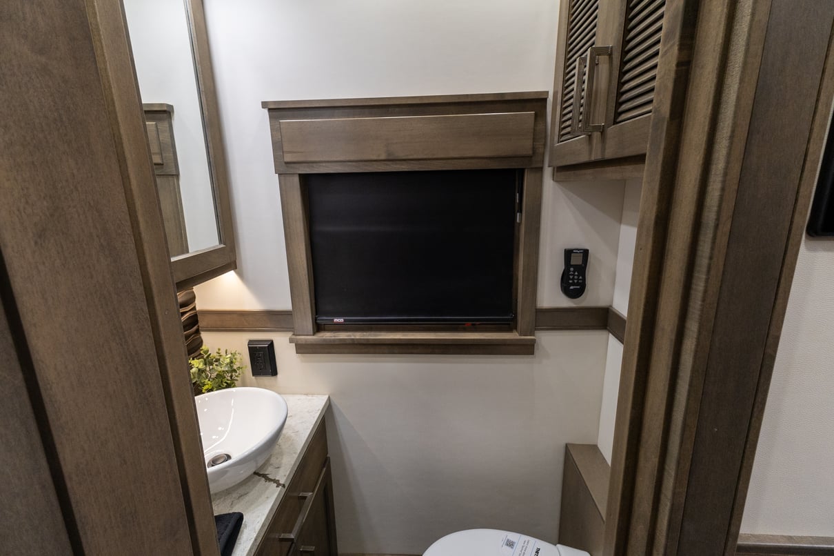 2026 SHOWHAULER ADVENTURE A4502 gallery image-24