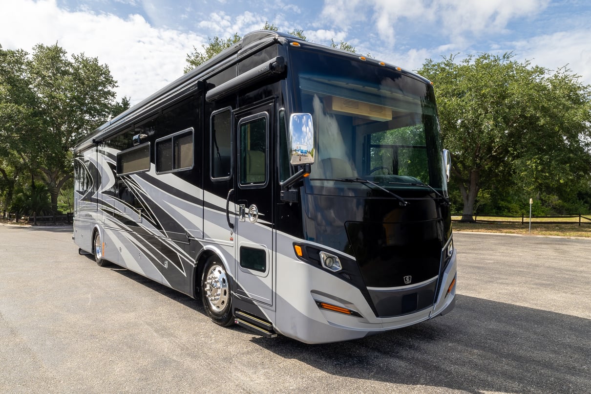 2022 Tiffin Allegro Red 37PA gallery image-1