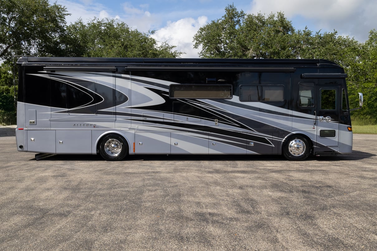 2022 Tiffin Allegro Red 37PA gallery image-3
