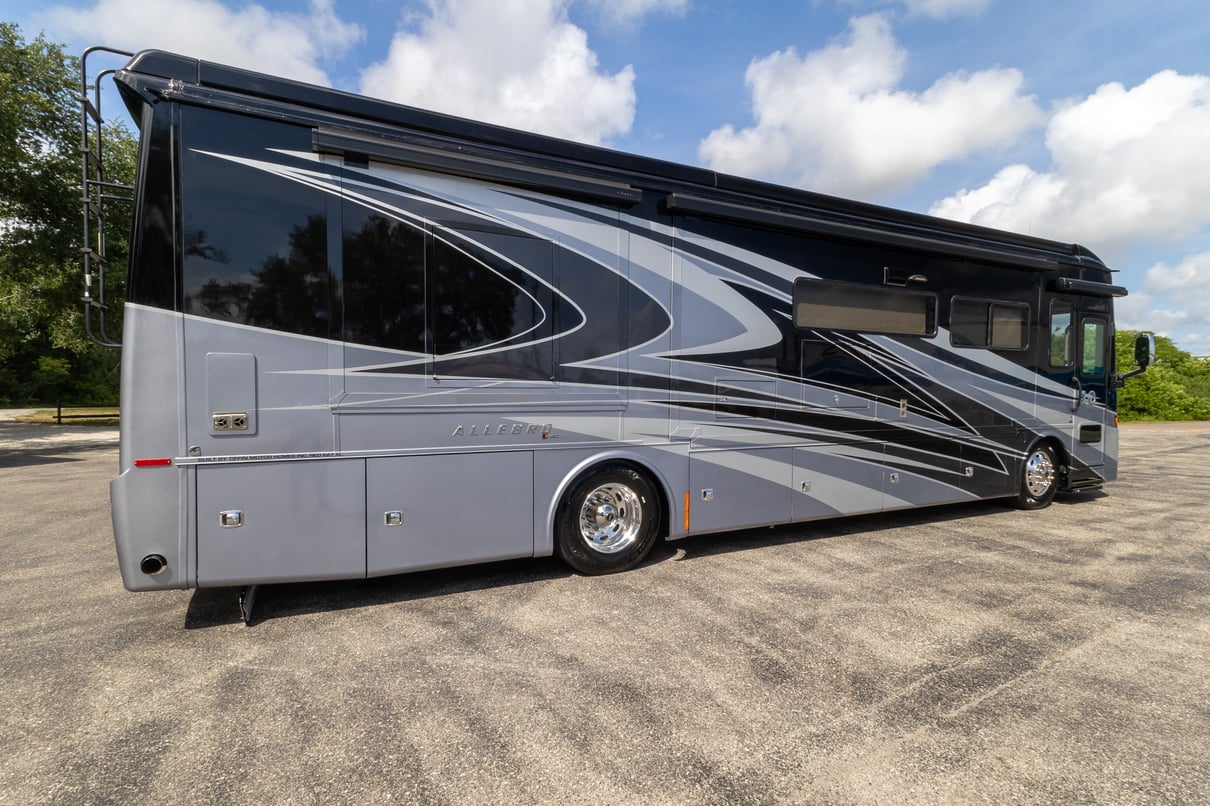 2022 Tiffin Allegro Red 37PA gallery image-4