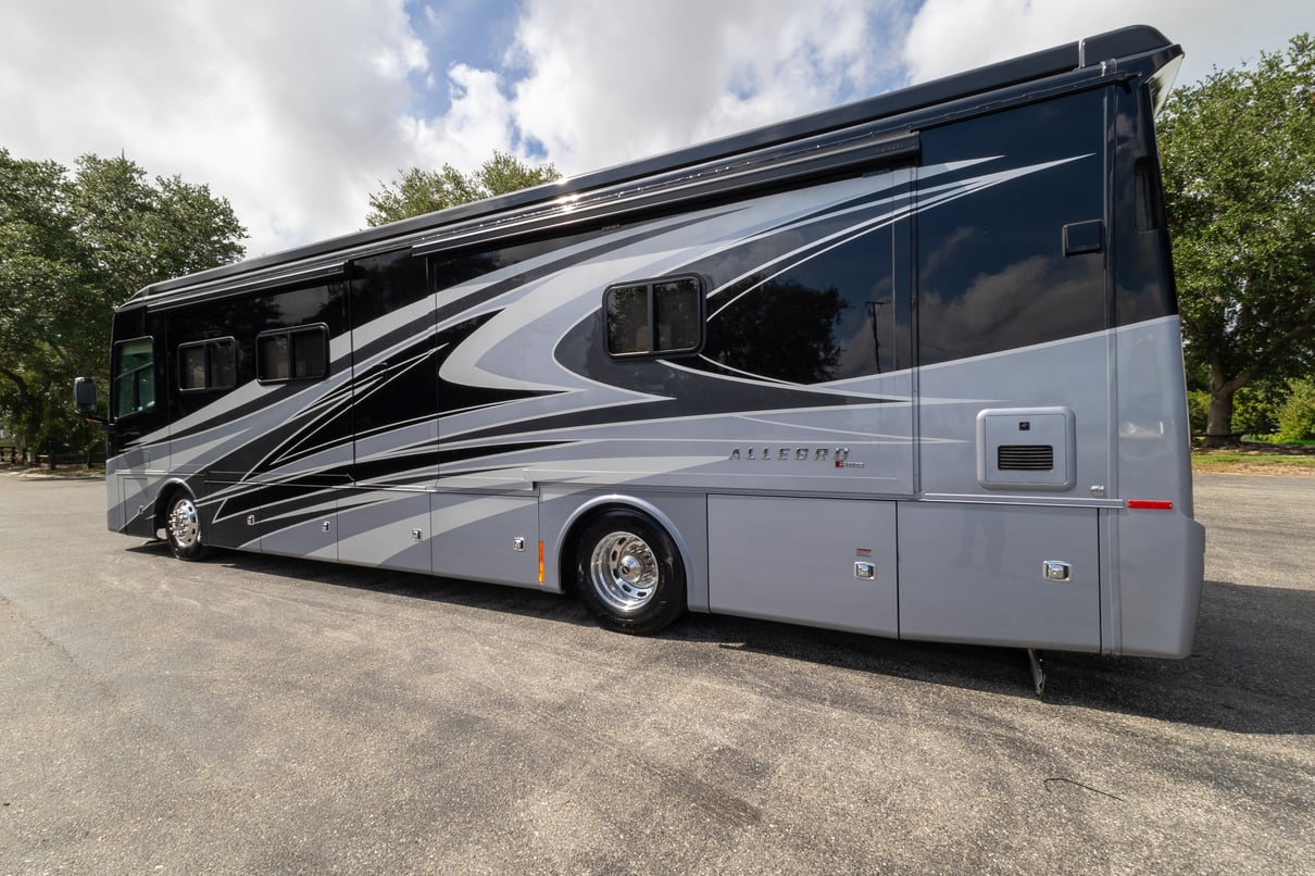 2022 Tiffin Allegro Red 37PA gallery image-8