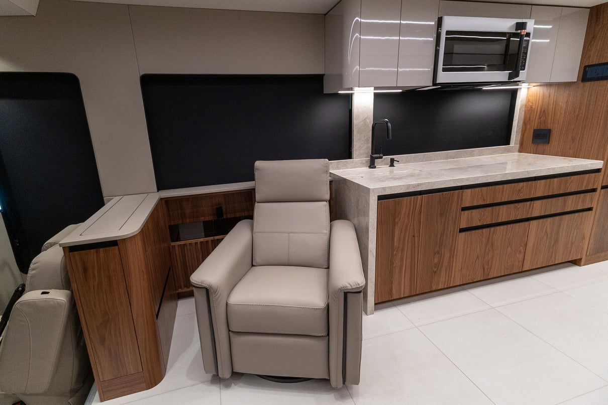 2026 Prevost Loki H3 45 LC023 gallery image-17