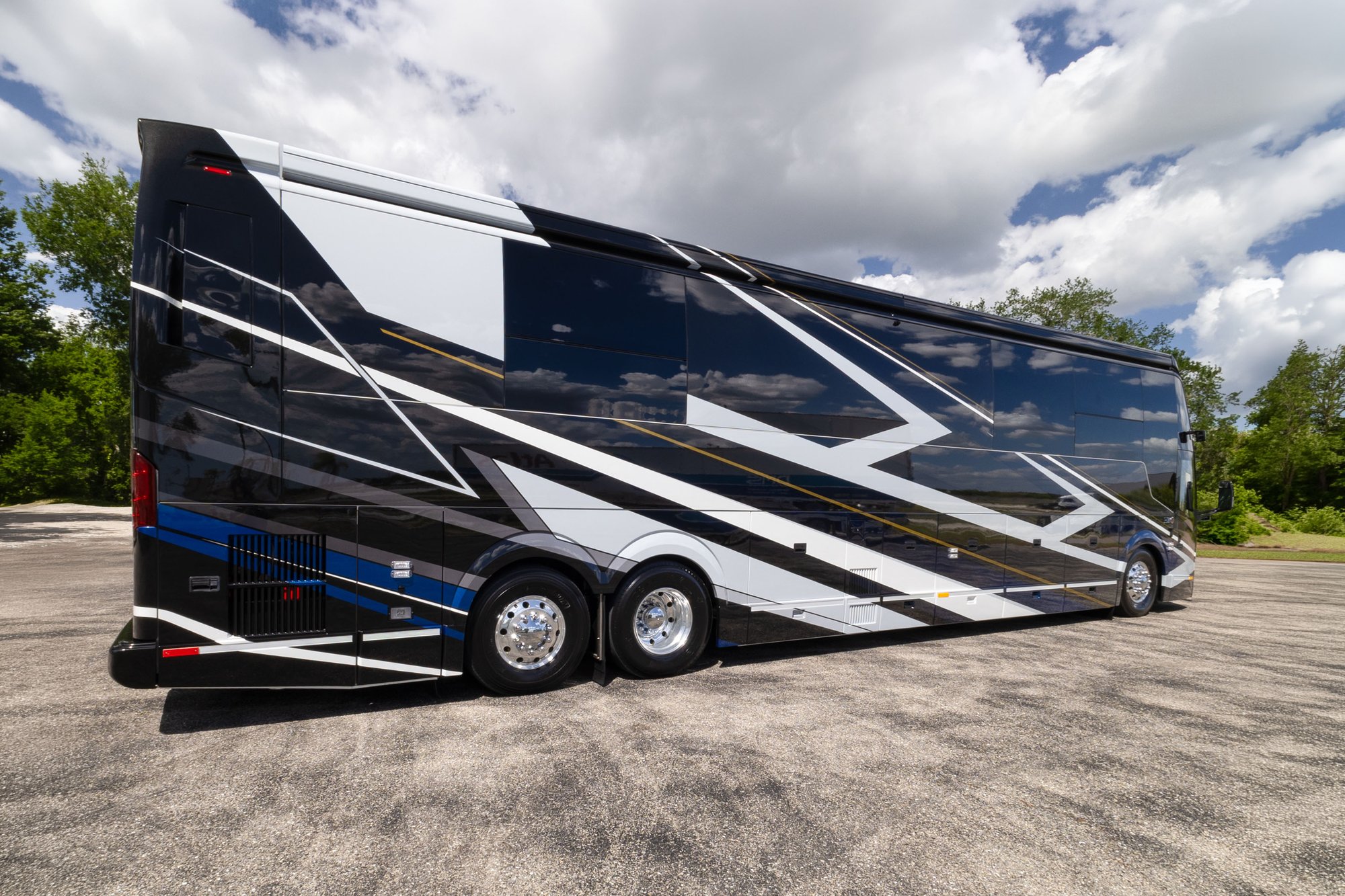 2026 Prevost Loki H3 45 LC023