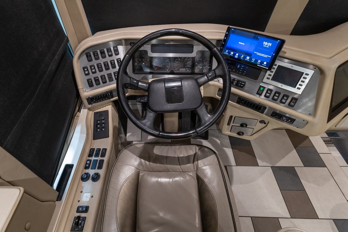 2006 Prevost Country Coach XL II gallery image-13