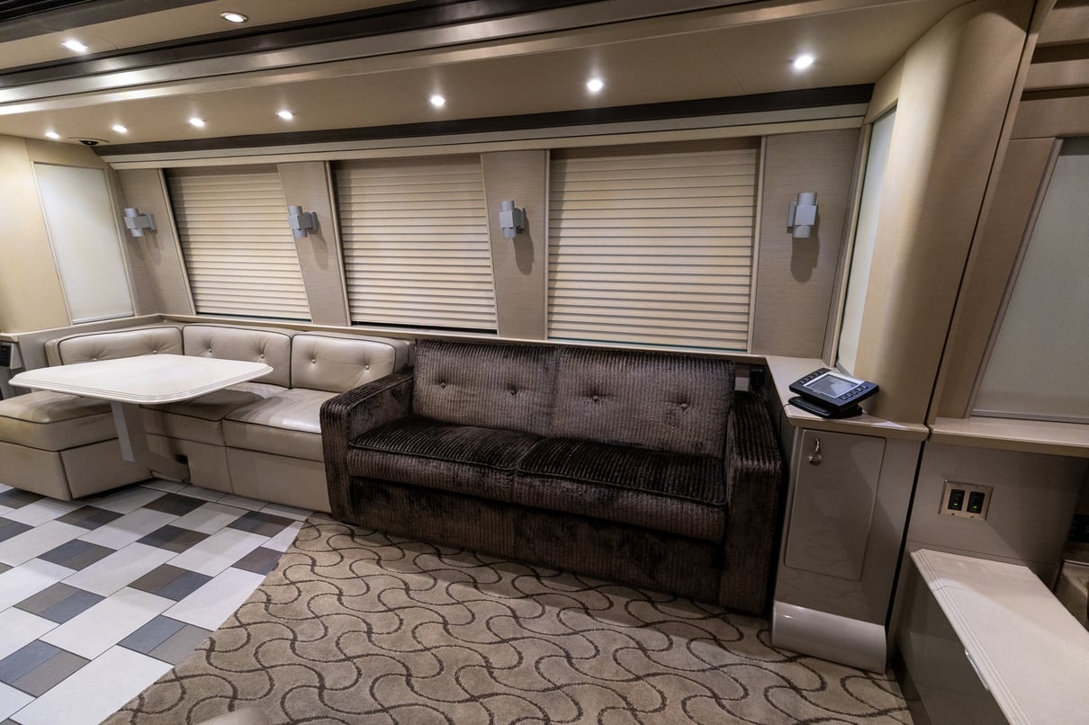 2006 Prevost Country Coach XL II gallery image-15