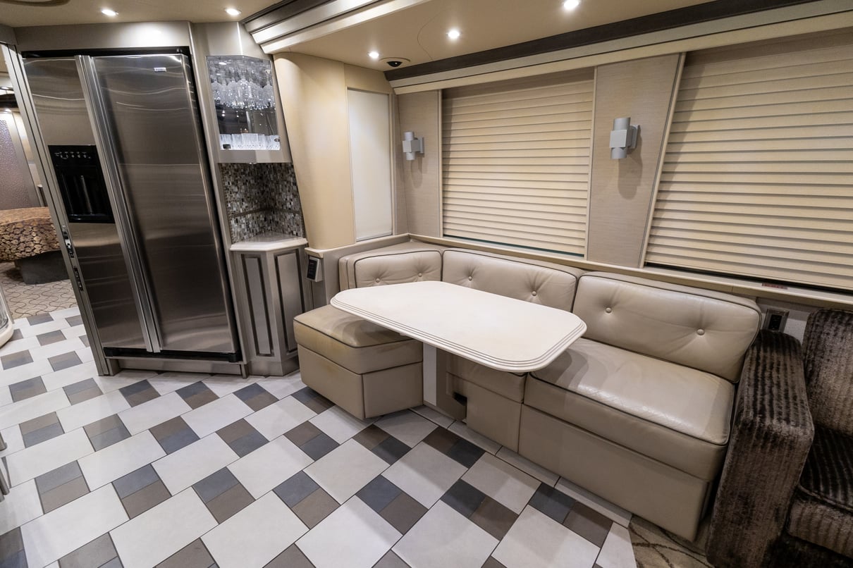 2006 Prevost Country Coach XL II gallery image-16
