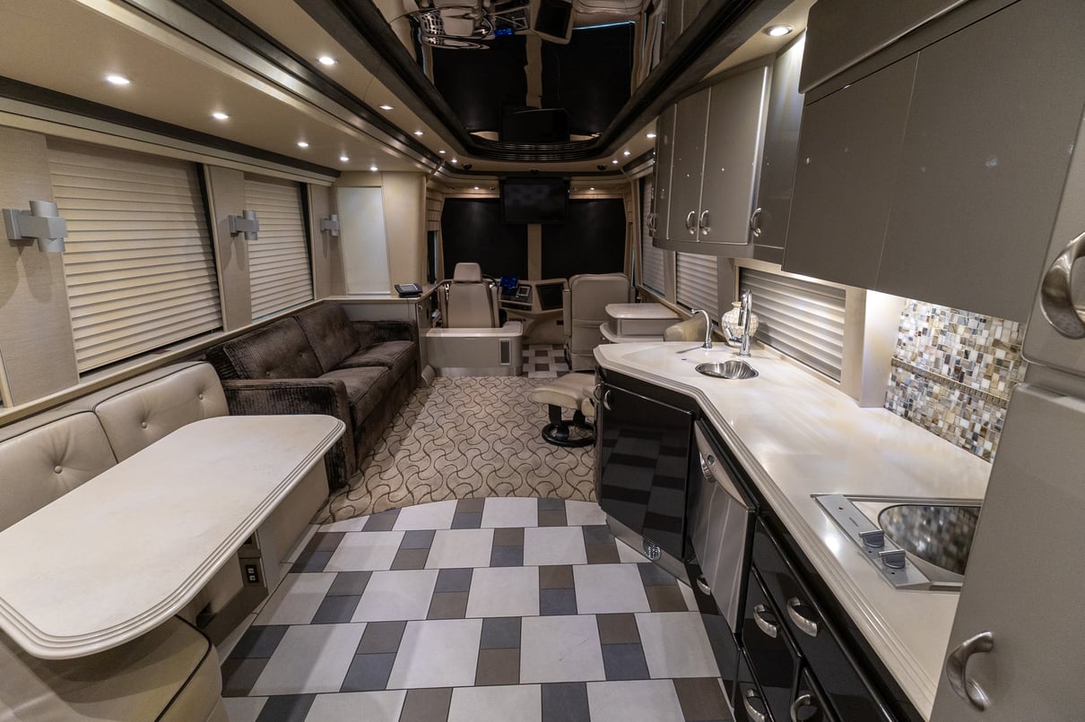 2006 Prevost Country Coach XL II gallery image-21
