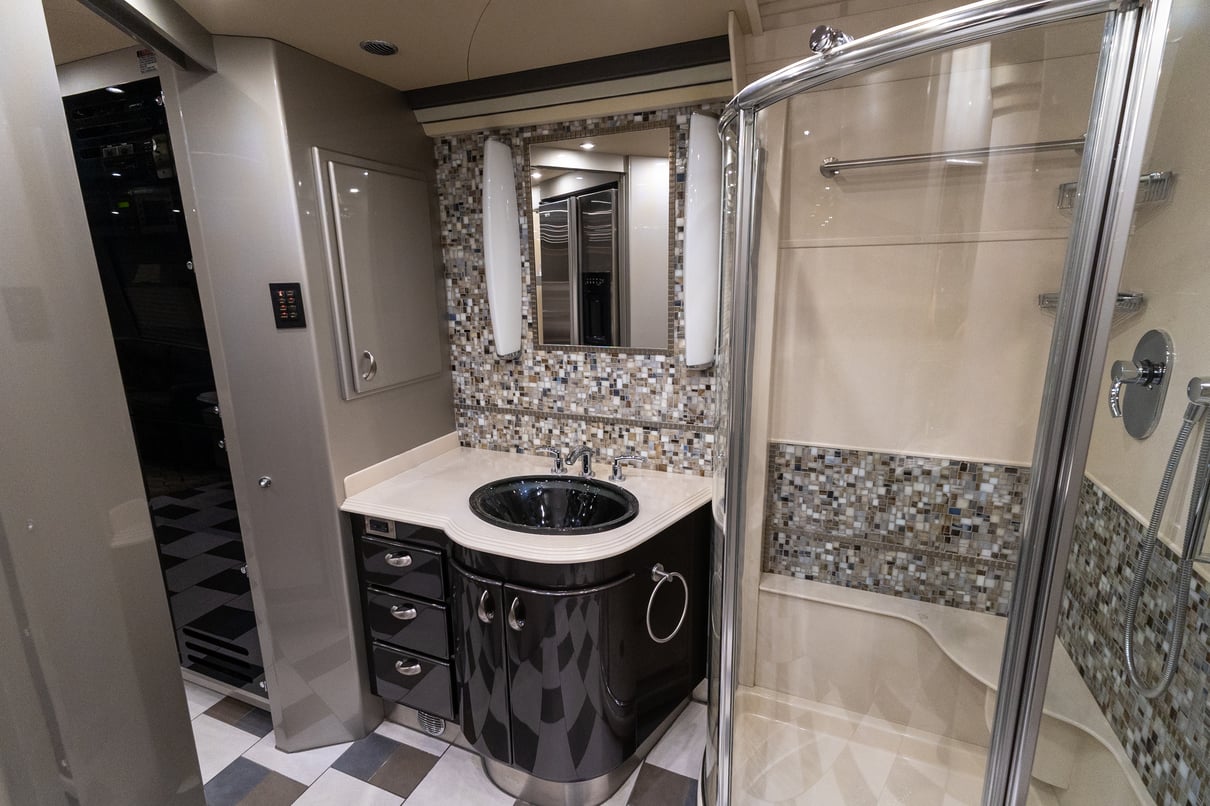 2006 Prevost Country Coach XL II gallery image-22