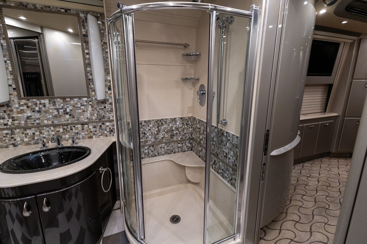 2006 Prevost Country Coach XL II gallery image-23