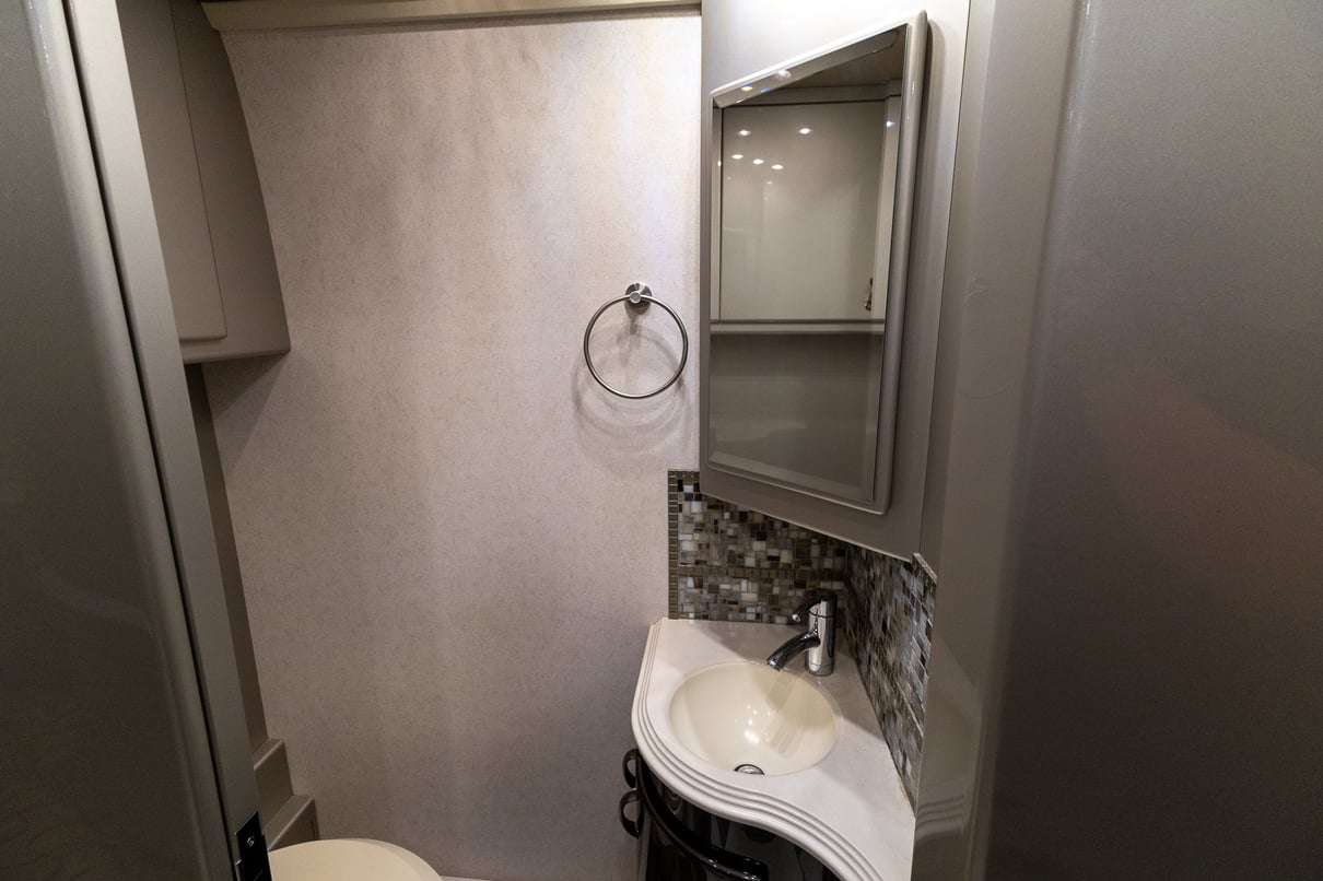 2006 Prevost Country Coach XL II gallery image-24