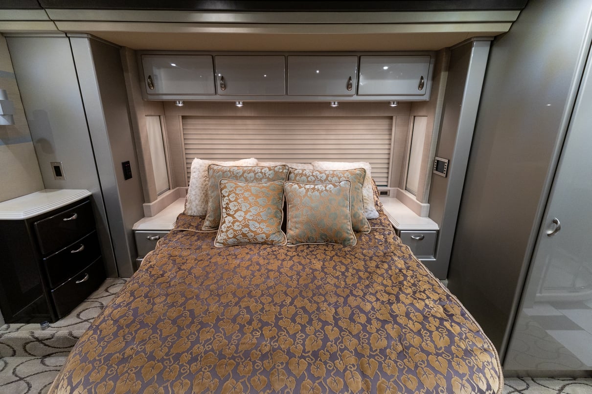 2006 Prevost Country Coach XL II gallery image-27