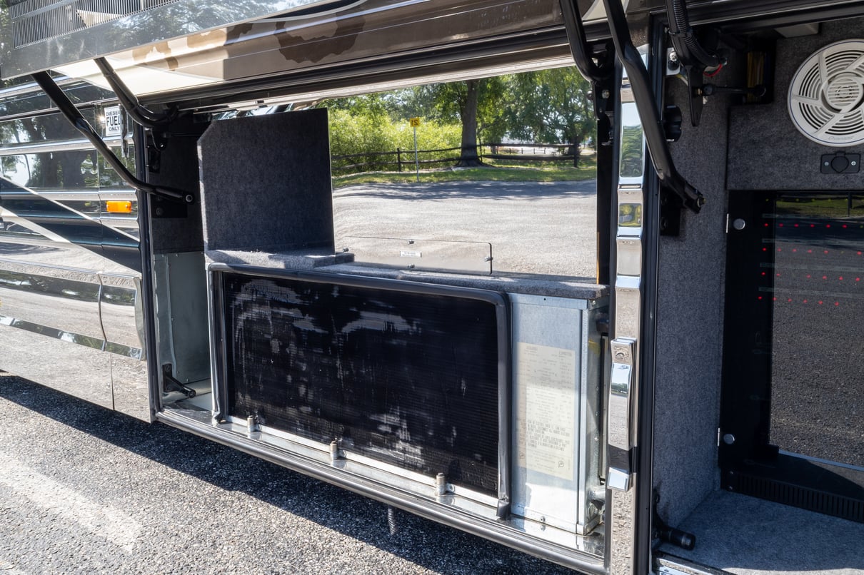 2006 Prevost Country Coach XL II gallery image-36