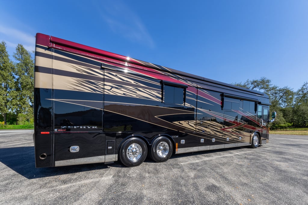 2022 Tiffin Zephyr 45 PZ