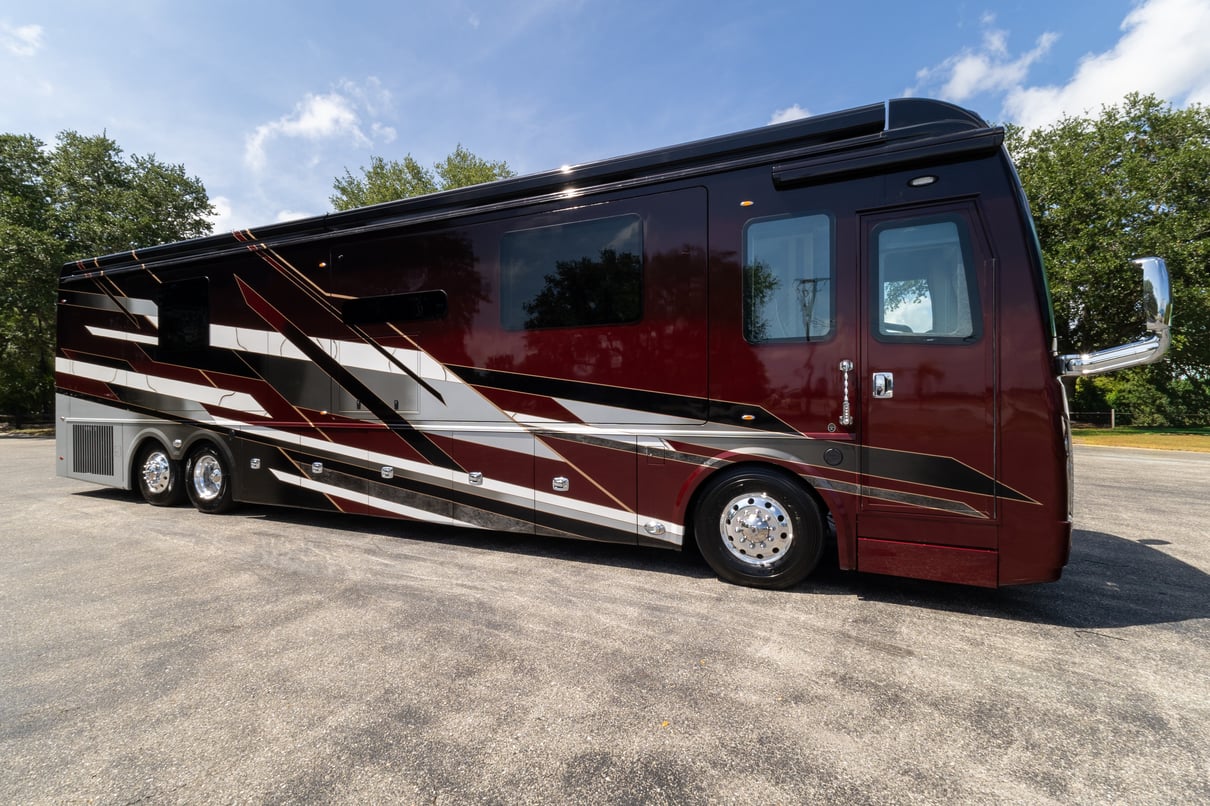 2023 Foretravel Realm Presidential LVMS gallery image-2