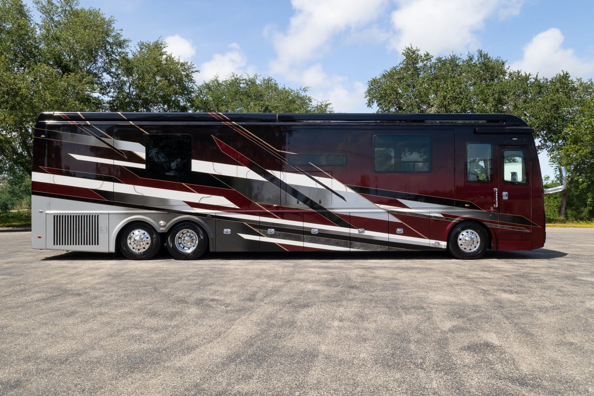 2023 Foretravel Realm Presidential LVMS gallery image-3
