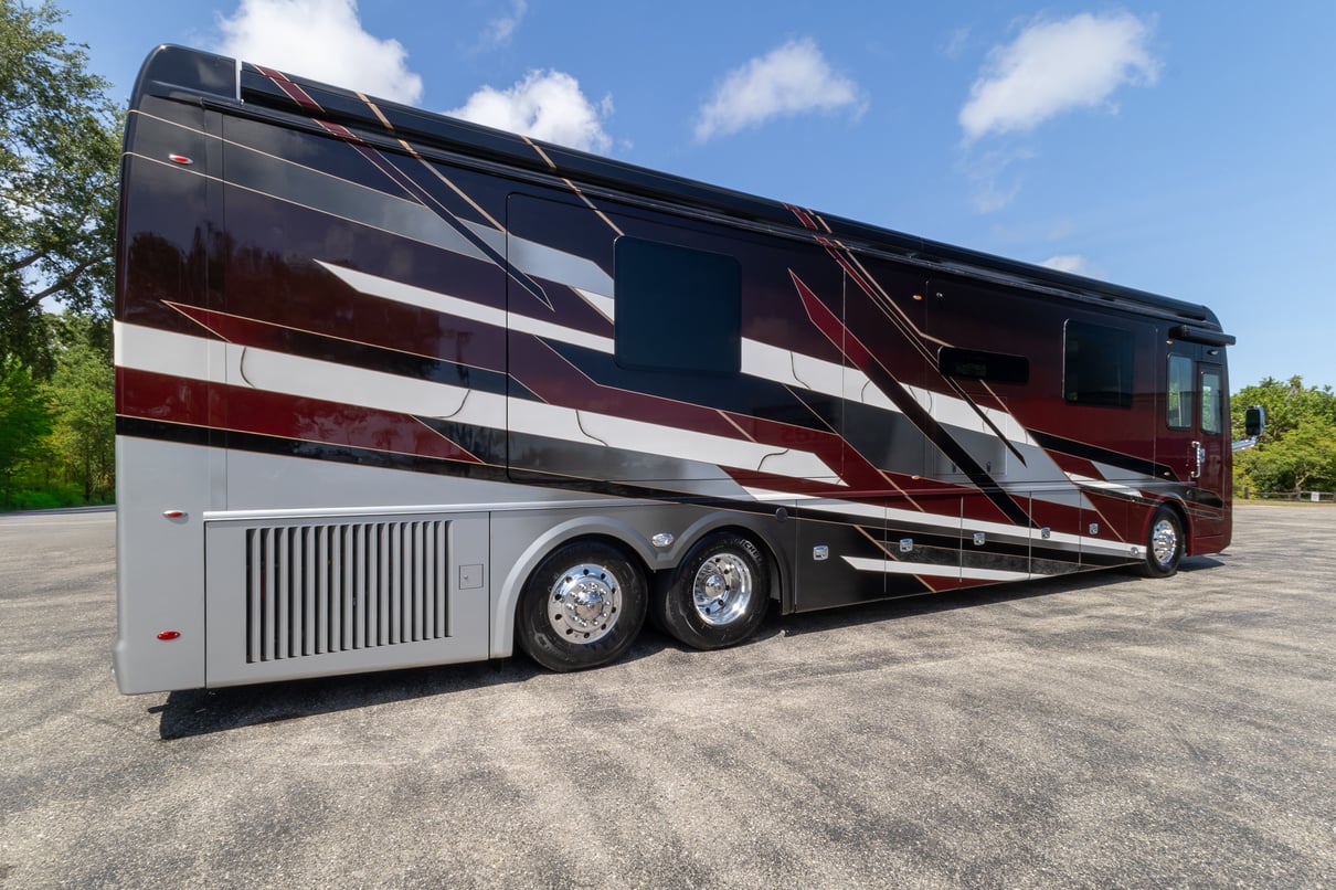 2023 Foretravel Realm Presidential LVMS gallery image-4