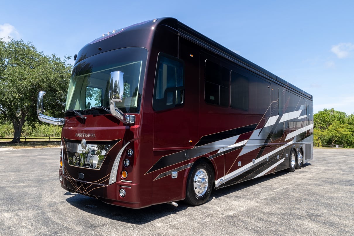 2023 Foretravel Realm Presidential LVMS gallery image-11