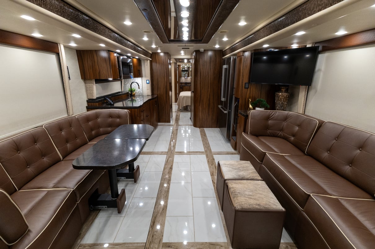 2023 Foretravel Realm Presidential LVMS gallery image-14