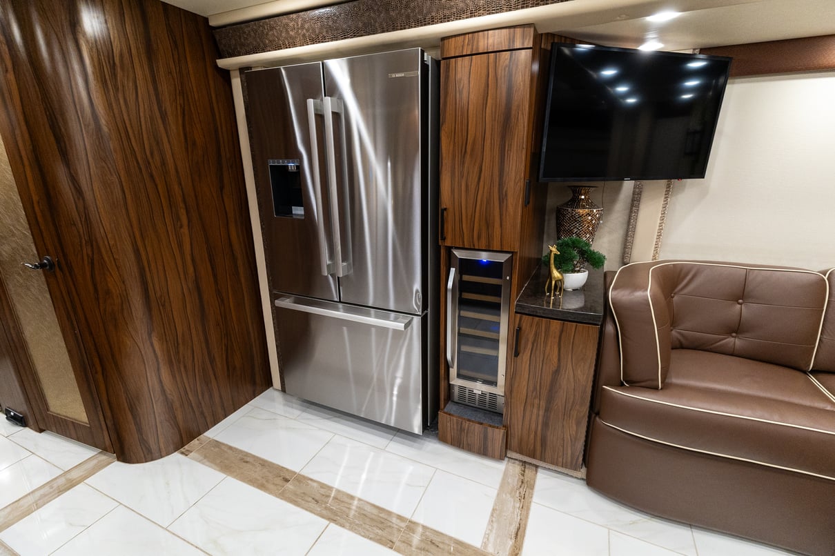 2023 Foretravel Realm Presidential LVMS gallery image-16