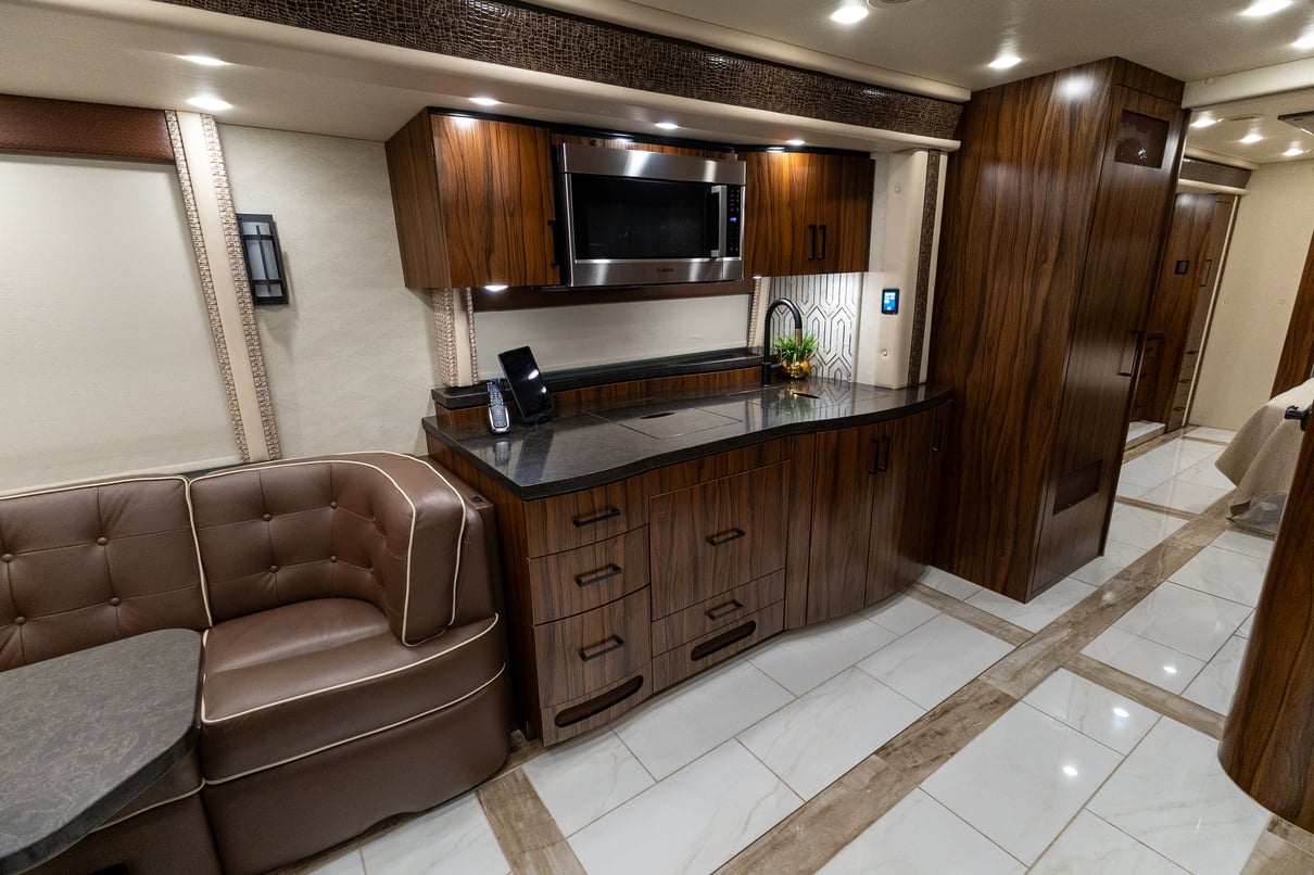2023 Foretravel Realm Presidential LVMS gallery image-18