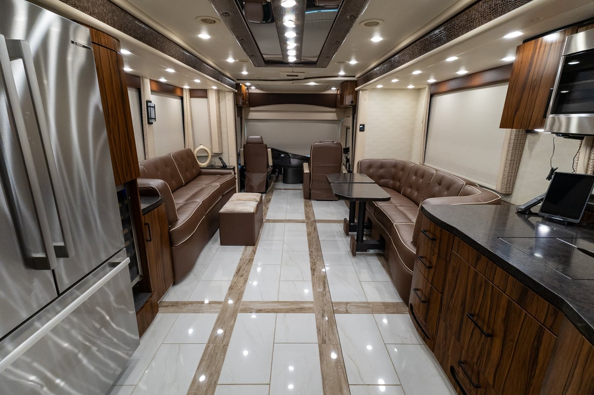 2023 Foretravel Realm Presidential LVMS gallery image-21