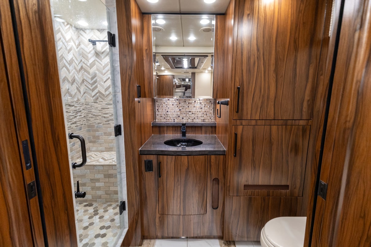 2023 Foretravel Realm Presidential LVMS gallery image-28