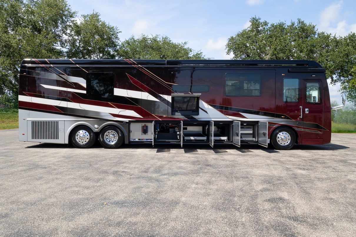 2023 Foretravel Realm Presidential LVMS gallery image-33