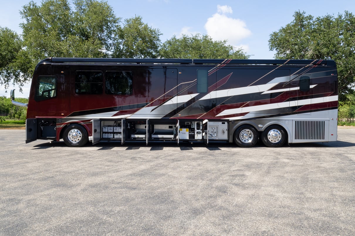 2023 Foretravel Realm Presidential LVMS gallery image-34