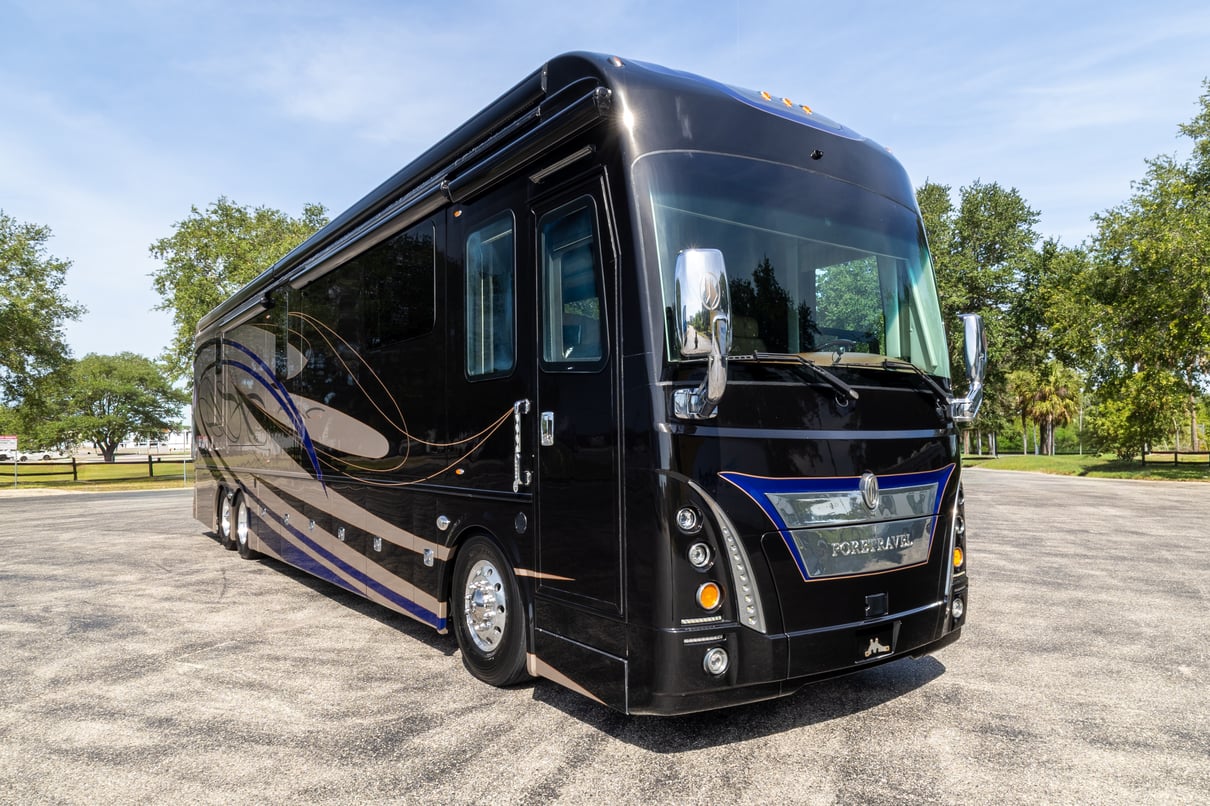 2019 Foretravel iH 45 gallery image-1