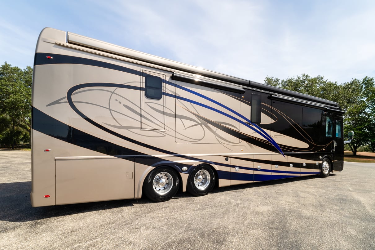 2019 Foretravel iH 45 gallery image-4