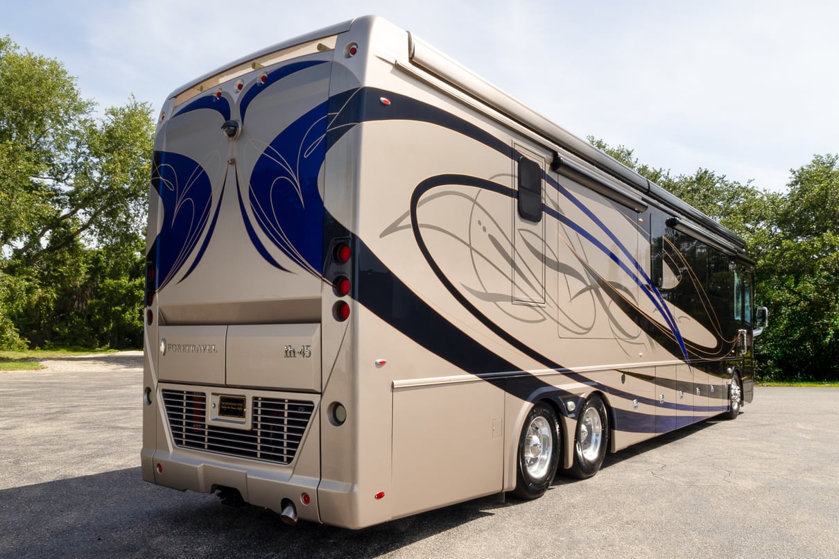 2019 Foretravel iH 45 gallery image-5