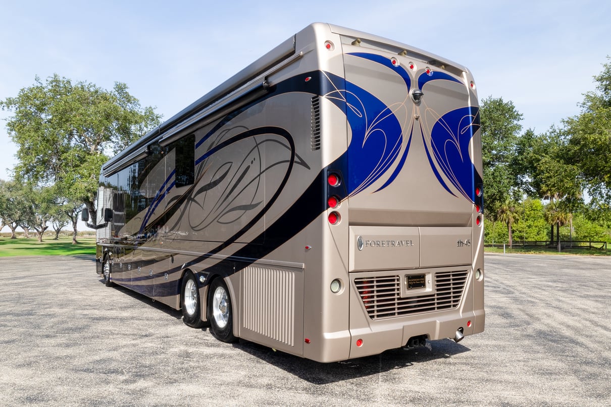 2019 Foretravel iH 45 gallery image-7