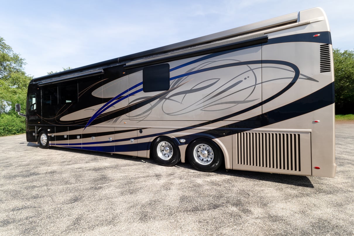 2019 Foretravel iH 45 gallery image-8
