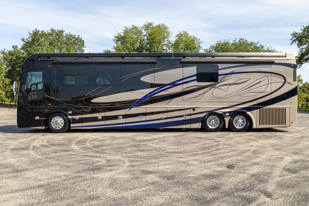 2019 Foretravel iH 45 gallery image-9