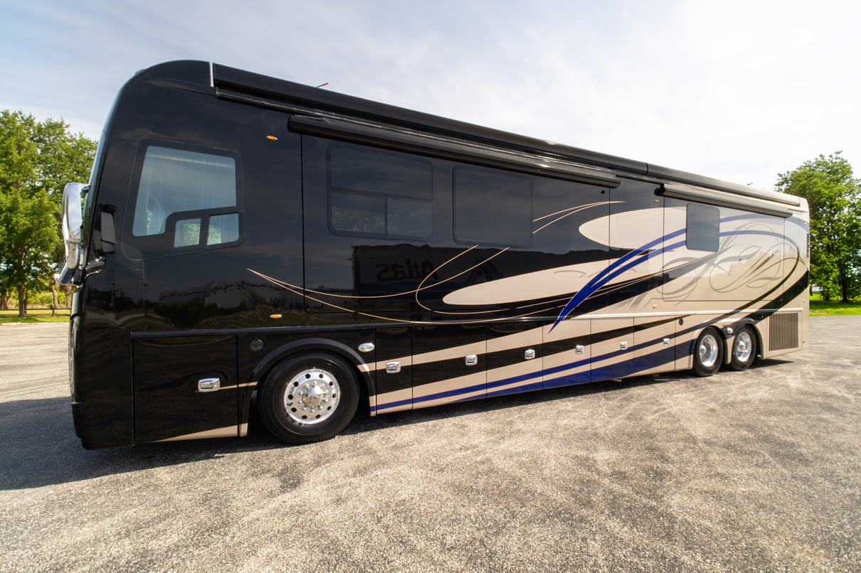 2019 Foretravel iH 45 gallery image-10