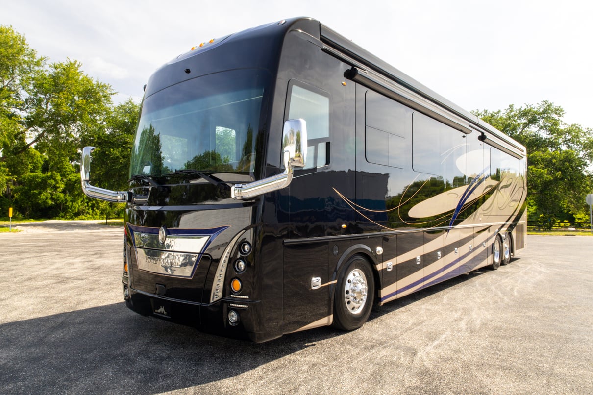 2019 Foretravel iH 45 gallery image-11