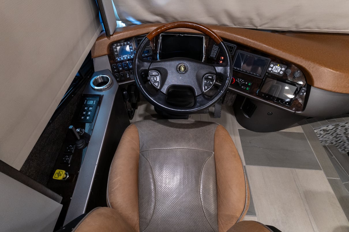 2019 Foretravel iH 45 gallery image-13