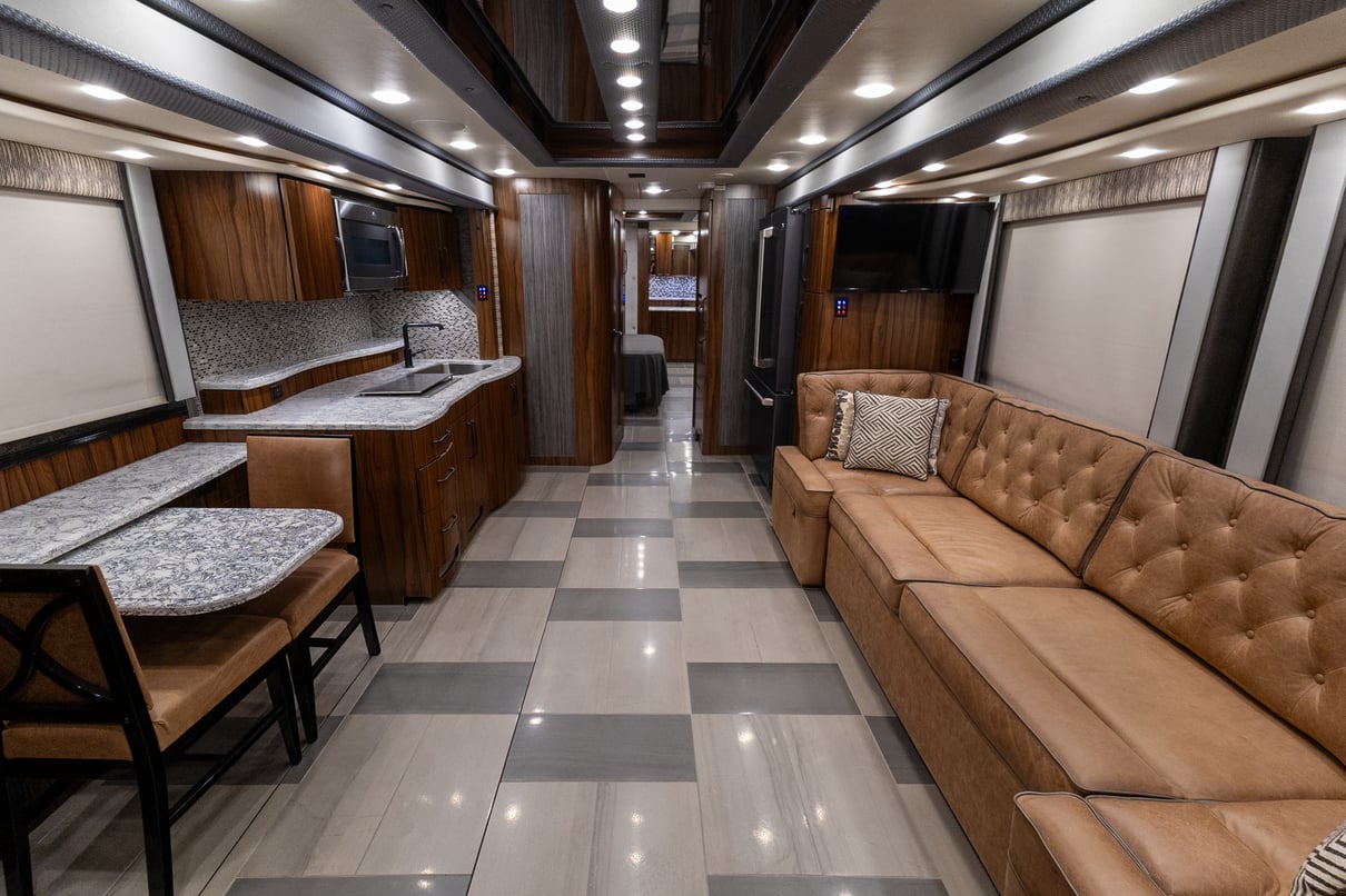 2019 Foretravel iH 45 gallery image-14