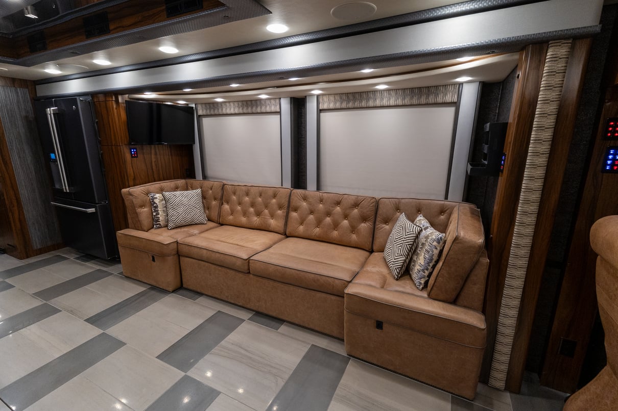 2019 Foretravel iH 45 gallery image-15