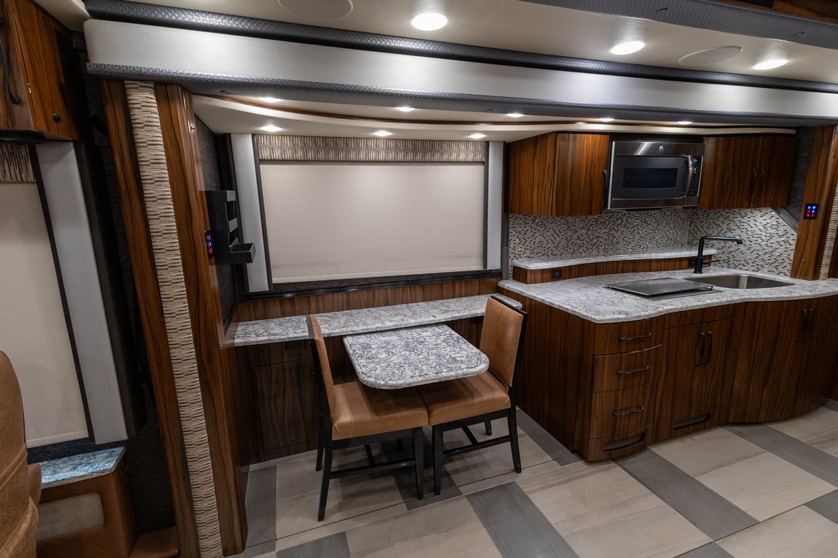 2019 Foretravel iH 45 gallery image-17