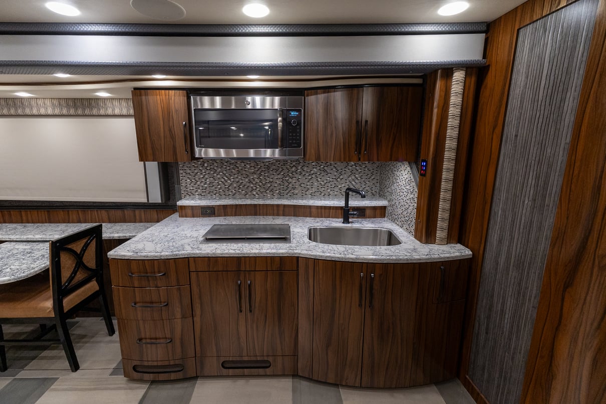 2019 Foretravel iH 45 gallery image-19