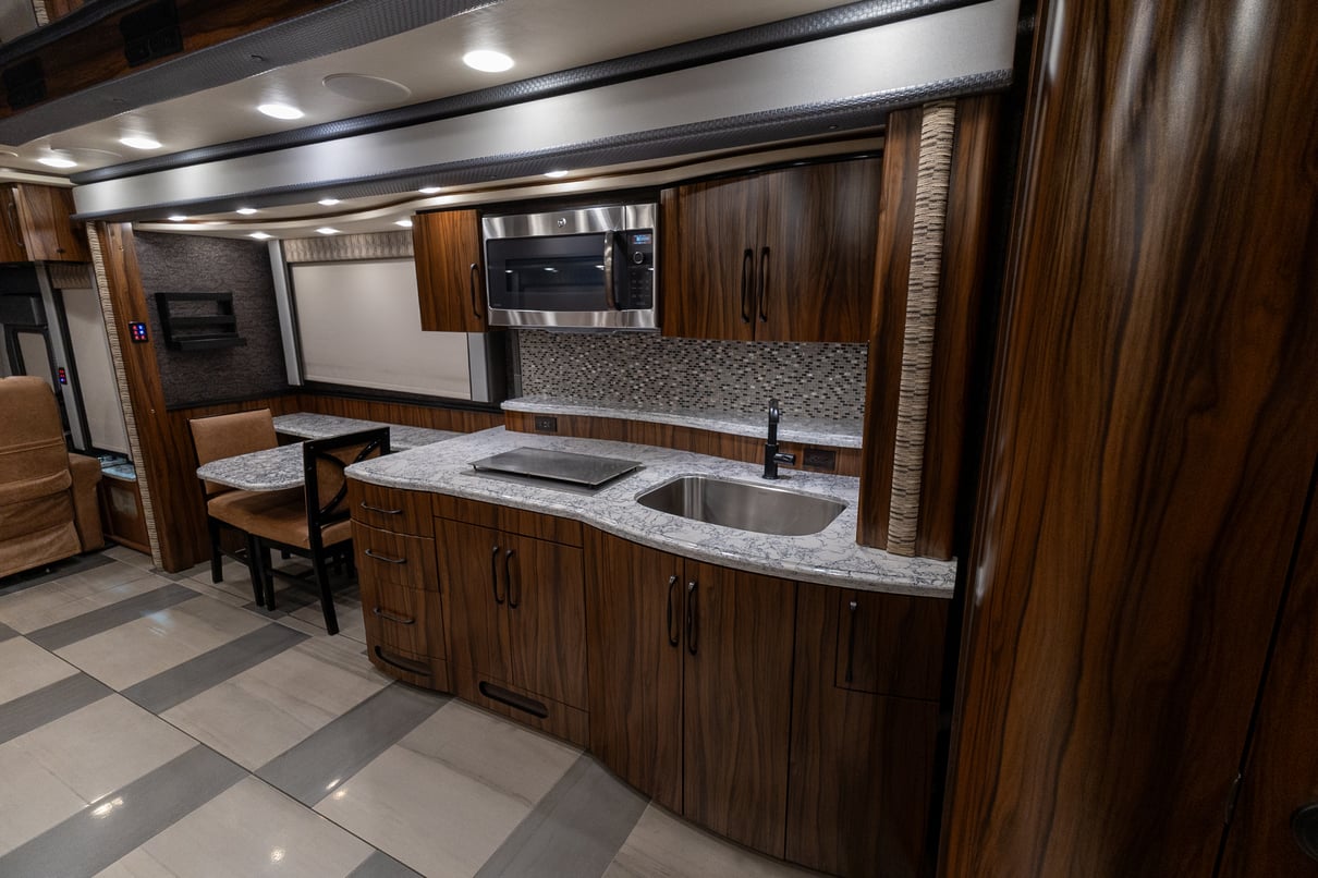 2019 Foretravel iH 45 gallery image-20