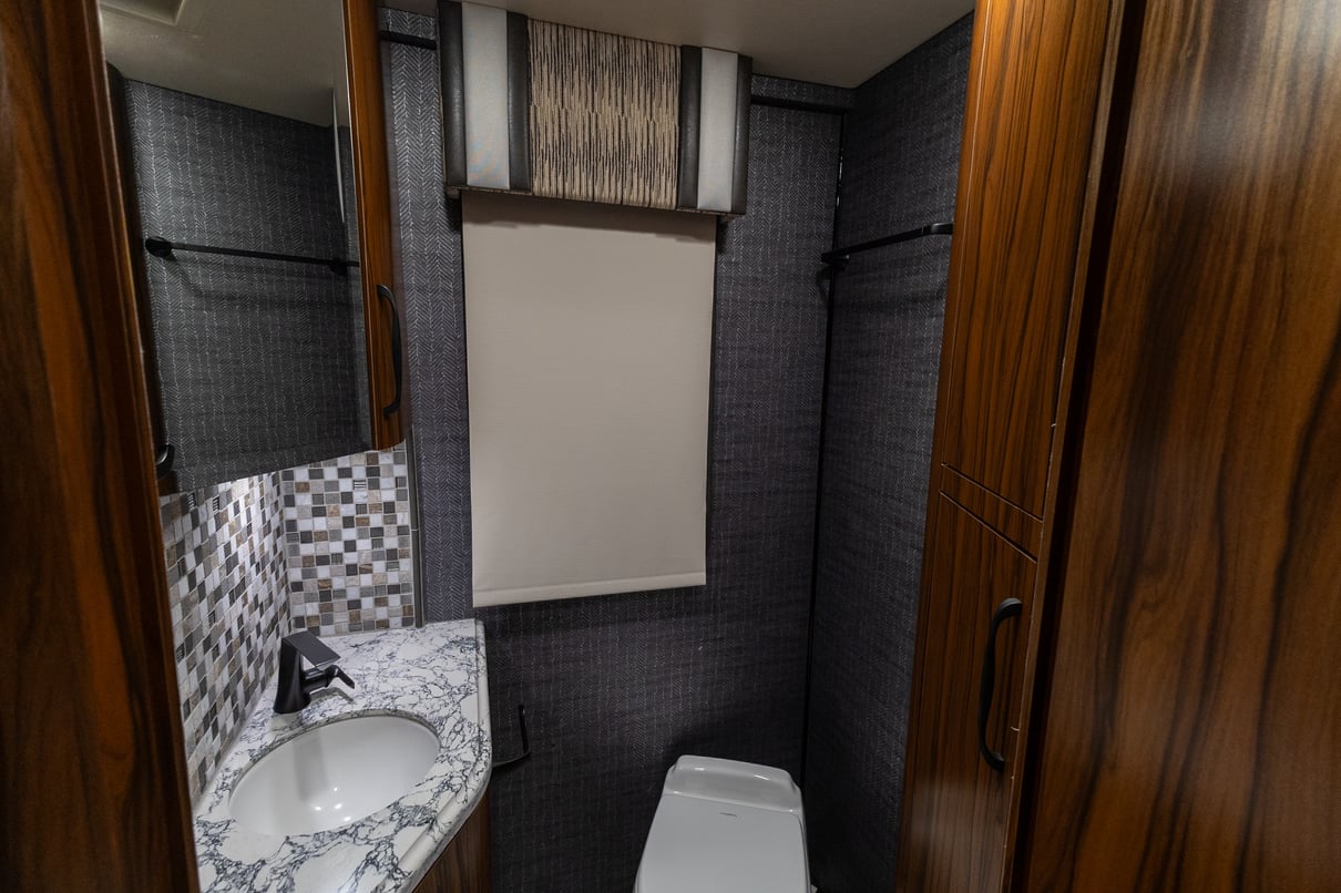 2019 Foretravel iH 45 gallery image-22