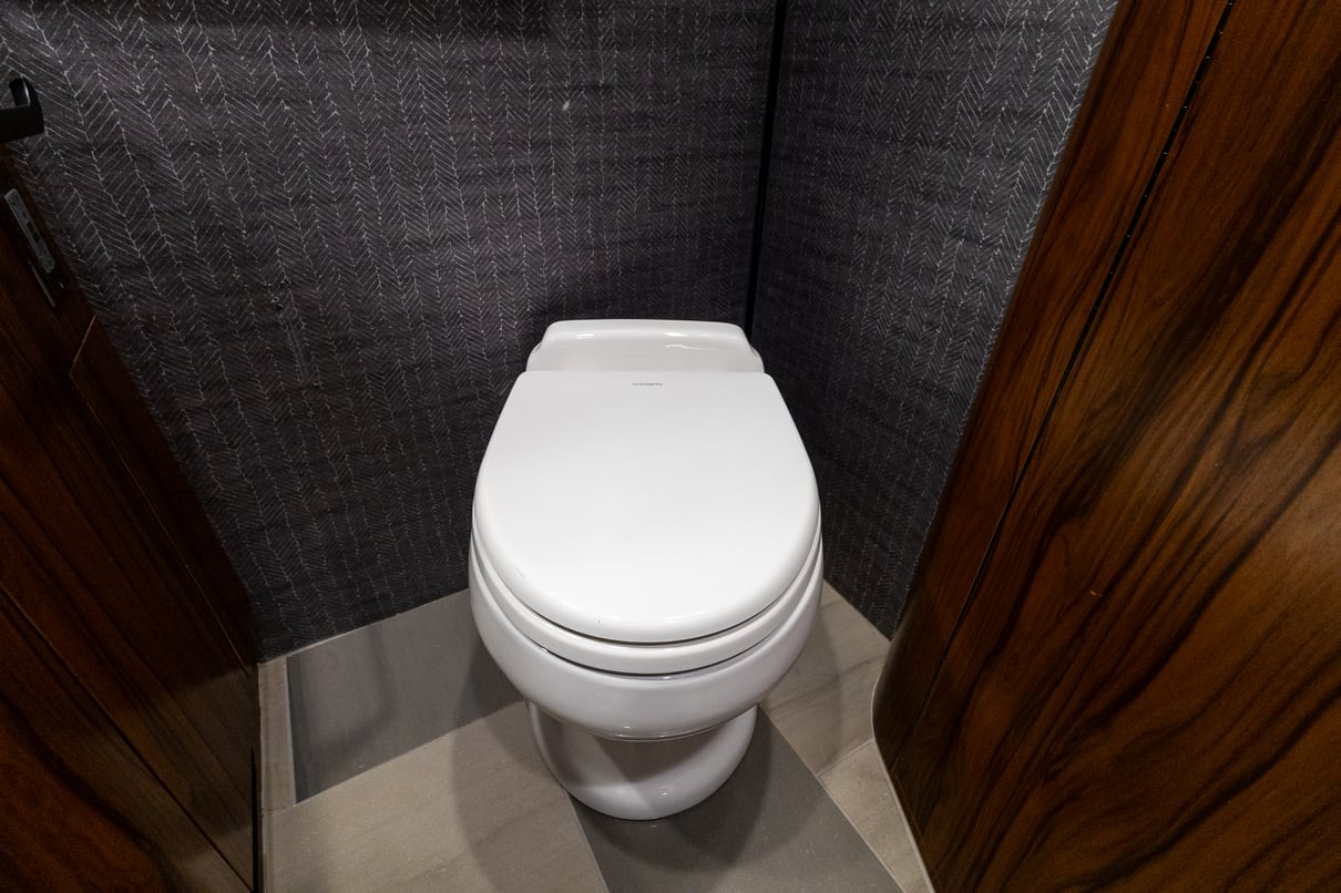 2019 Foretravel iH 45 gallery image-23