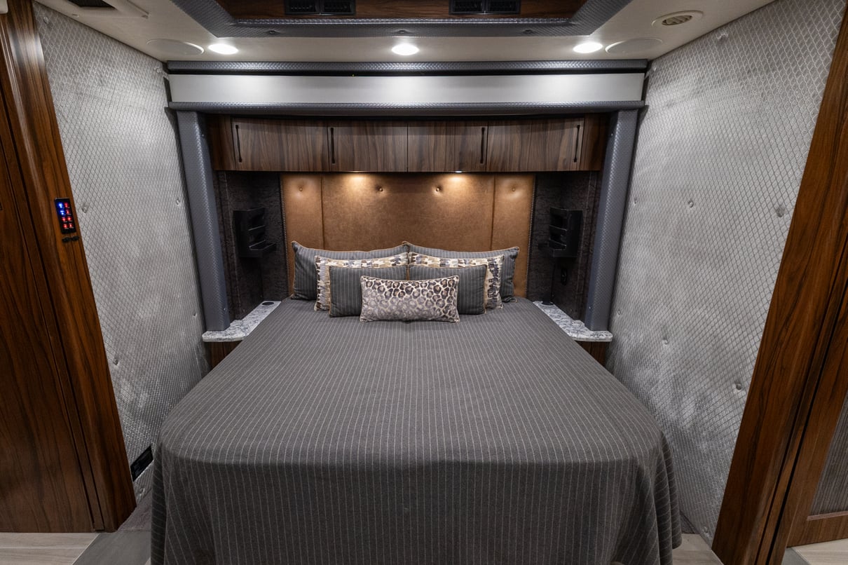 2019 Foretravel iH 45 gallery image-25